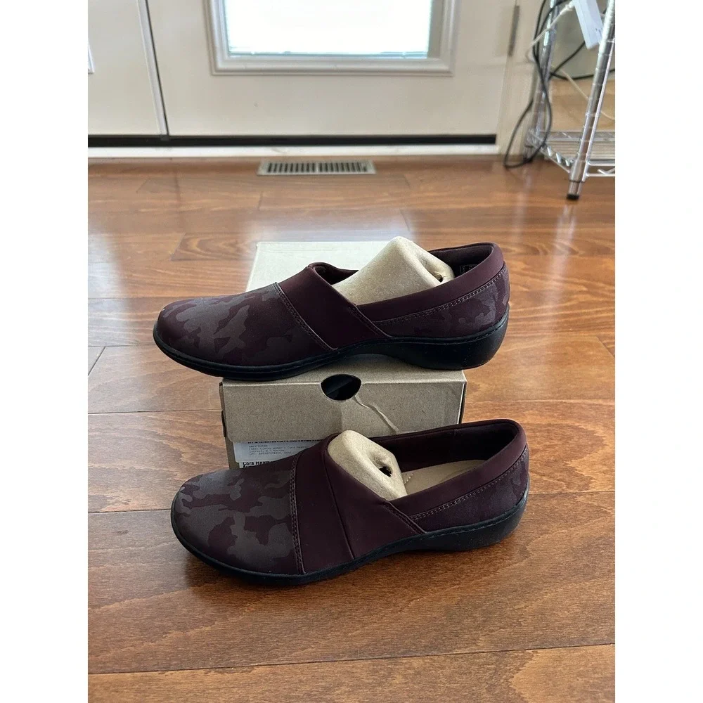 Clarks Cora‎ Heather Burgundy Red Interest Camo 6 XW NEW Slip On Loafers